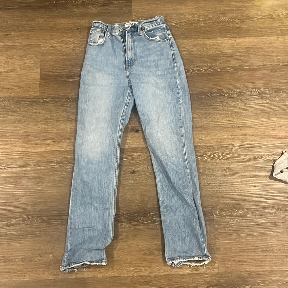Lightly used Abercrombieombie and Fitch ankle straight ultra high rise size 0